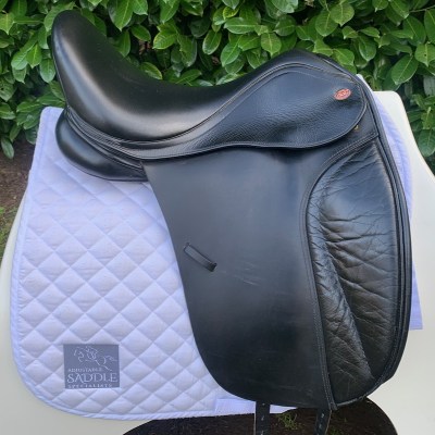 Kent & Masters 17.5” S-Series Low Profile Dressage - Moveable Block (S3006)